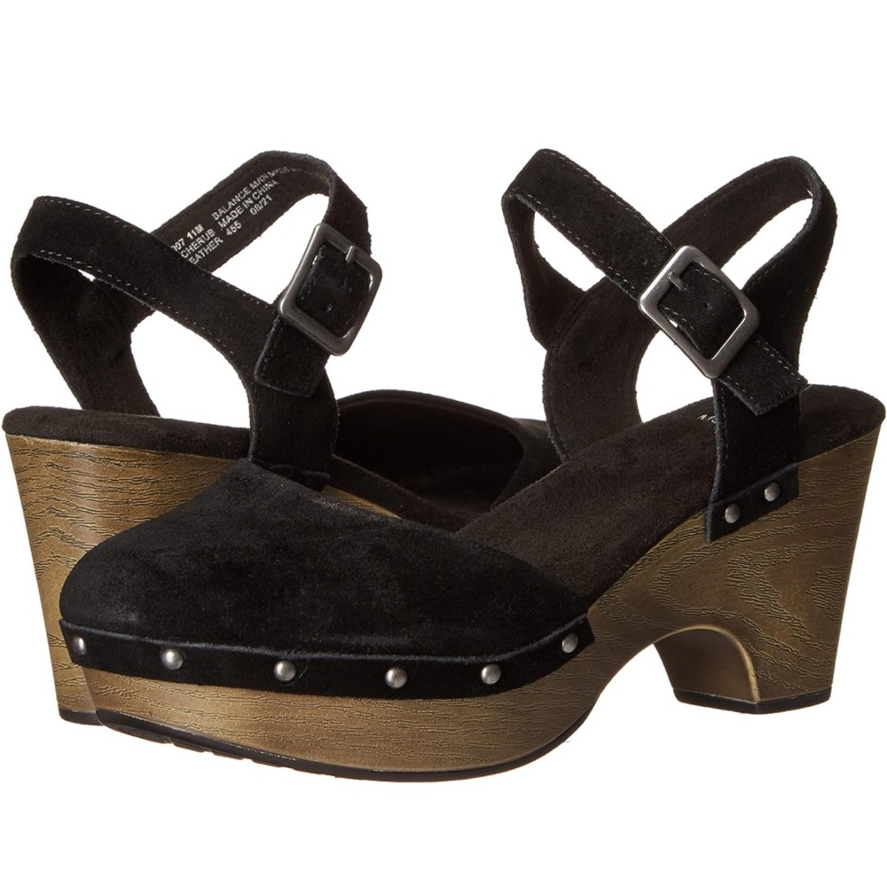 White Mountain Cherub Women Clogs 6.5 - NEW